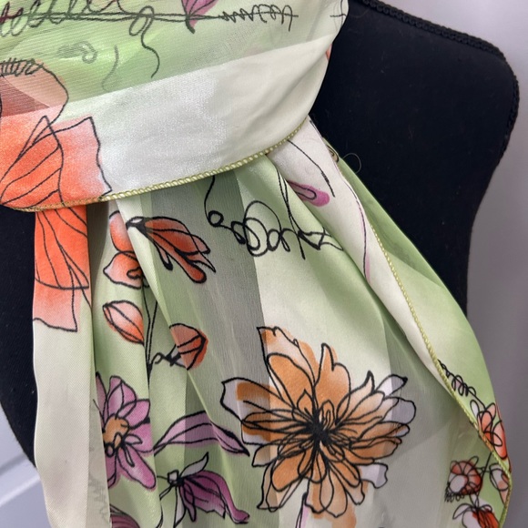 Spring hand-painted flower green scarf - Picture 6 of 6